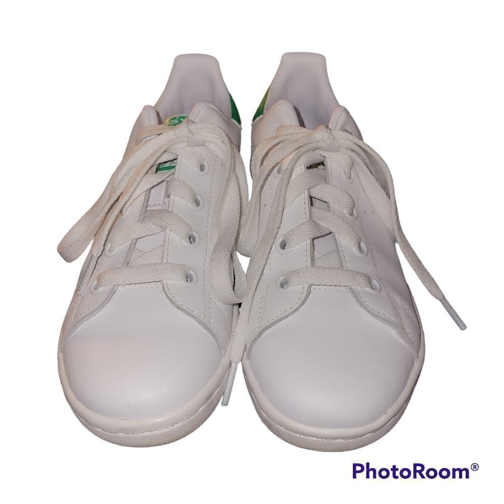 Stan Smith Adidas size 2 1/2. ^